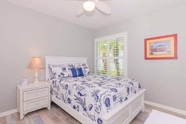 Building Photo - 4031 NE Breakwater Dr