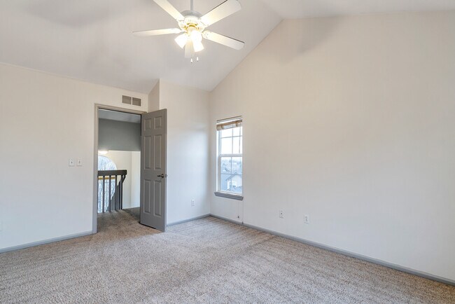 Building Photo - 2 Bedroom Condo in Littleton with a Firepl...