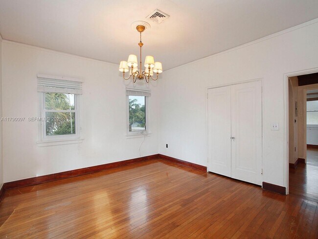 Building Photo - 339 NE 96th St