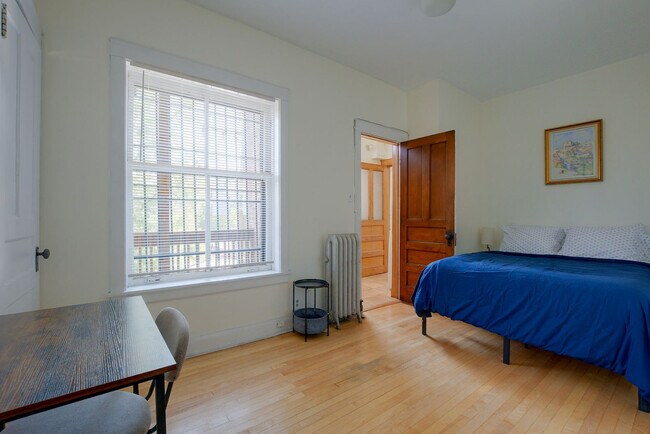 Building Photo - 1364 E 48th St