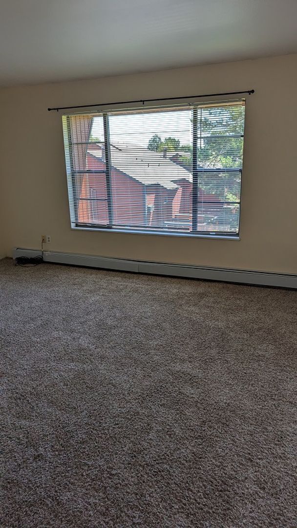 Building Photo - Bright & Spacious 2 Bed with Balcony in Prime Location