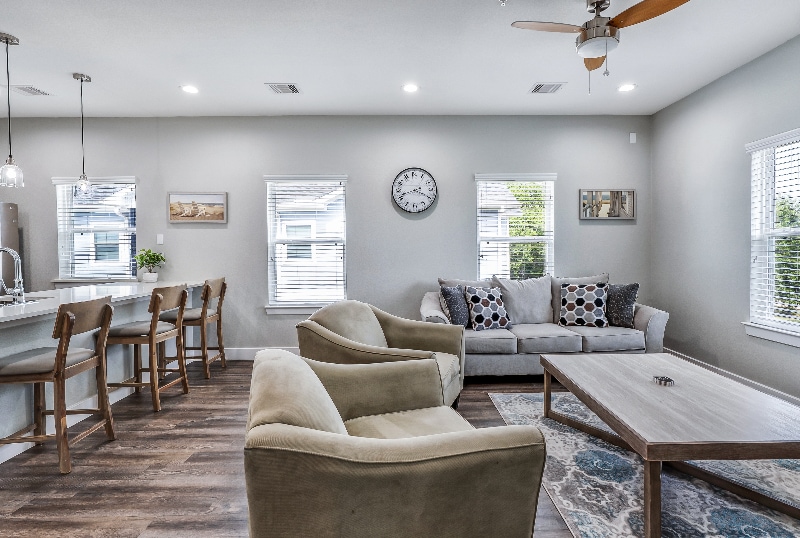 Building Photo - 144 W 5th St