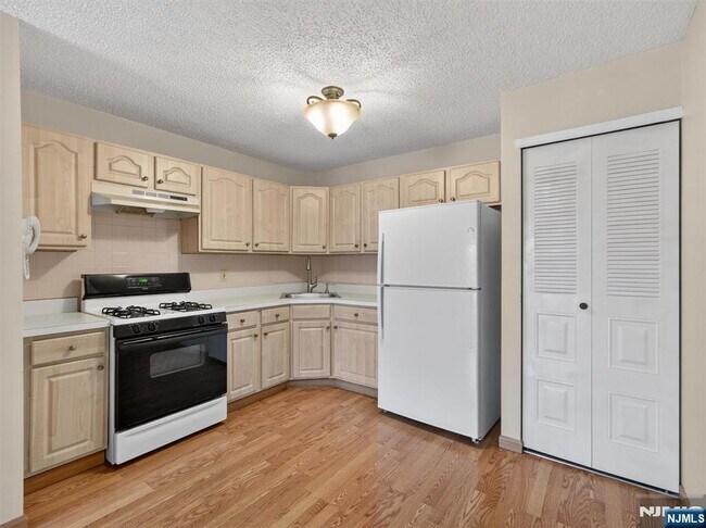 Building Photo - 403 Poets Way