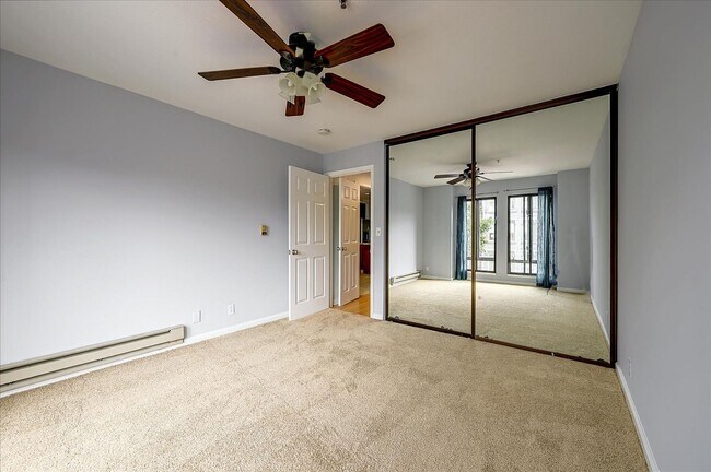 Building Photo - Prime Location 3 Bedroom Condo - Please Co...