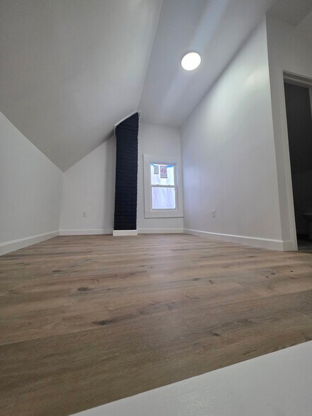 Building Photo - 3061 W 46th St