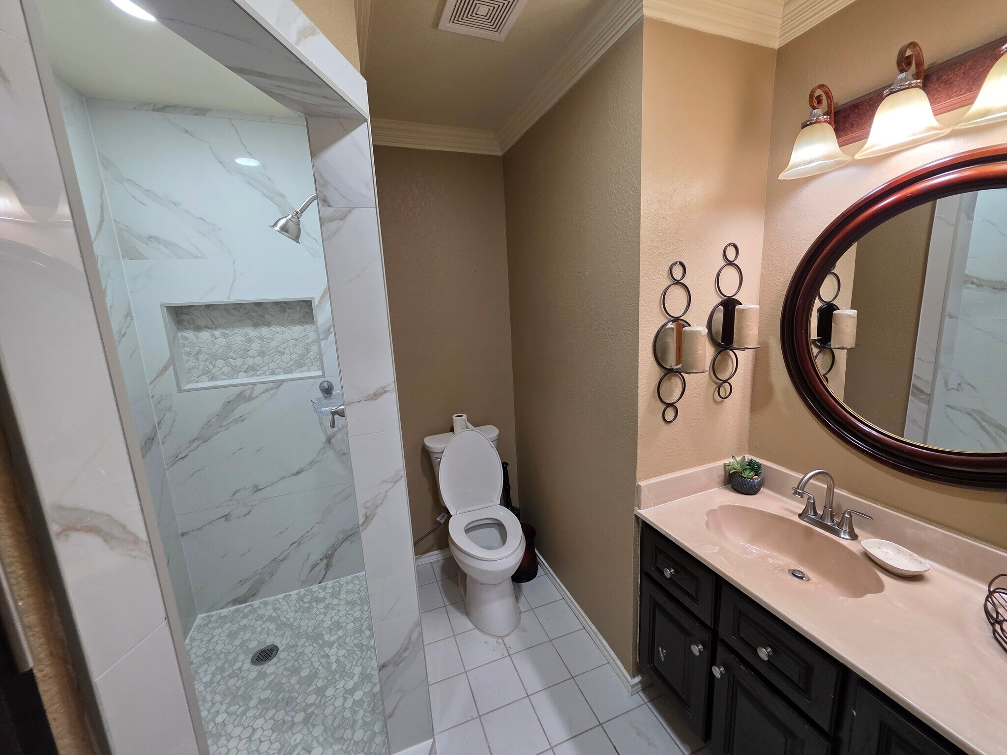 Building Photo - 209 La Silla Dr