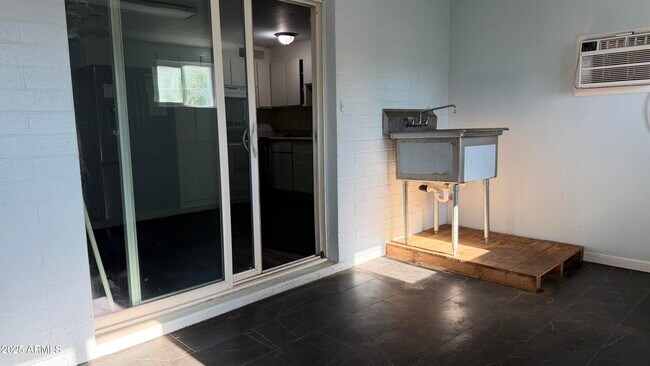 Building Photo - 1645 W Thunderbird Rd