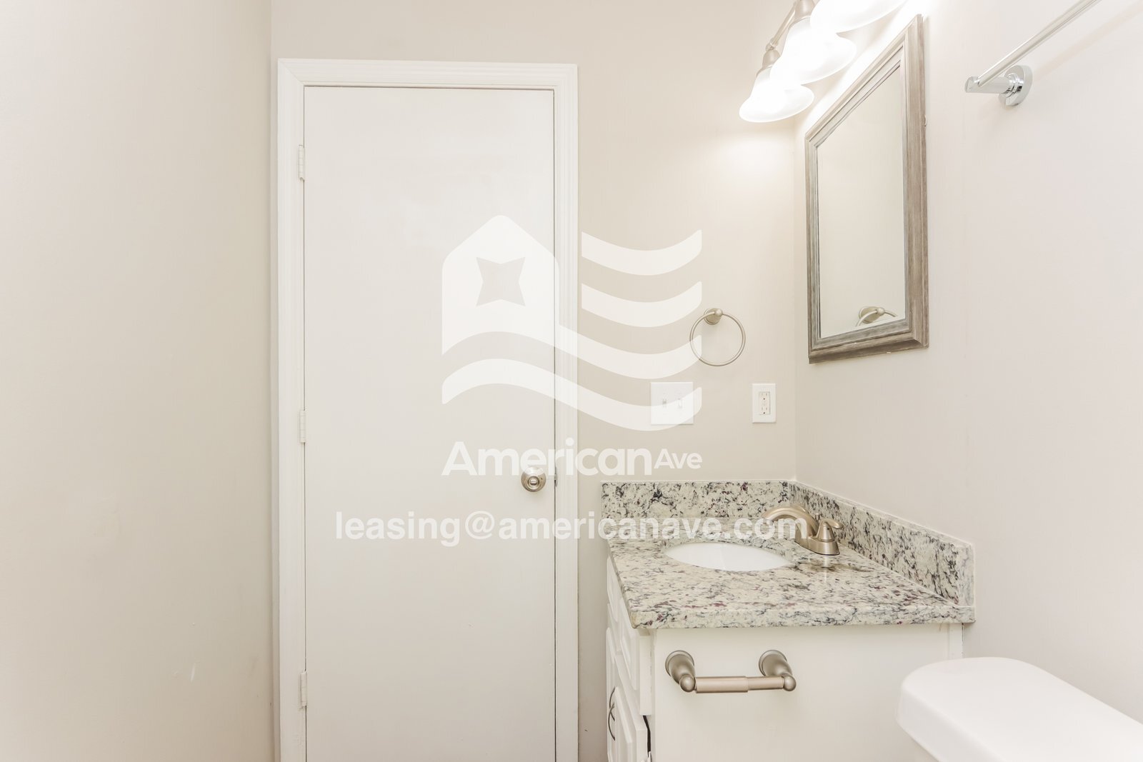 Building Photo - 713 9th Ave S