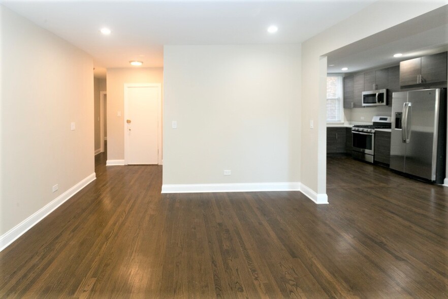Building Photo - 1433 W Farragut Ave