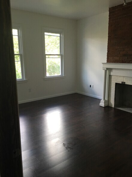 Building Photo - 3303 Iowa St