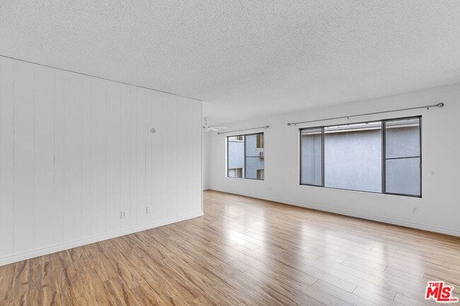 Building Photo - 1800 N Harvard Blvd