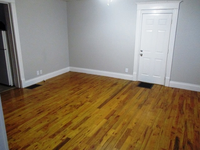 Building Photo - 913 W Grove St