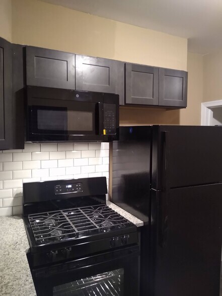 Building Photo - 2054 Ann St