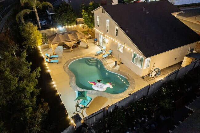 Building Photo - 13737 Via Tres Vistas