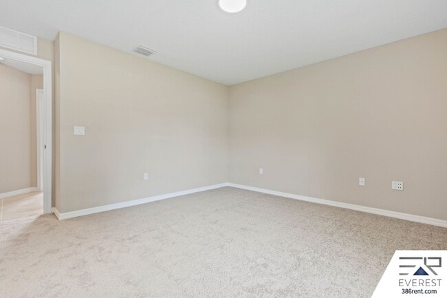 Building Photo - FULLY FENCED 3/2/2 IN DESIRABLE QUAIL HOLLOW