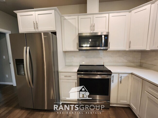 Building Photo - Single-Story 1,915 sq. ft. Home with 2-Car...