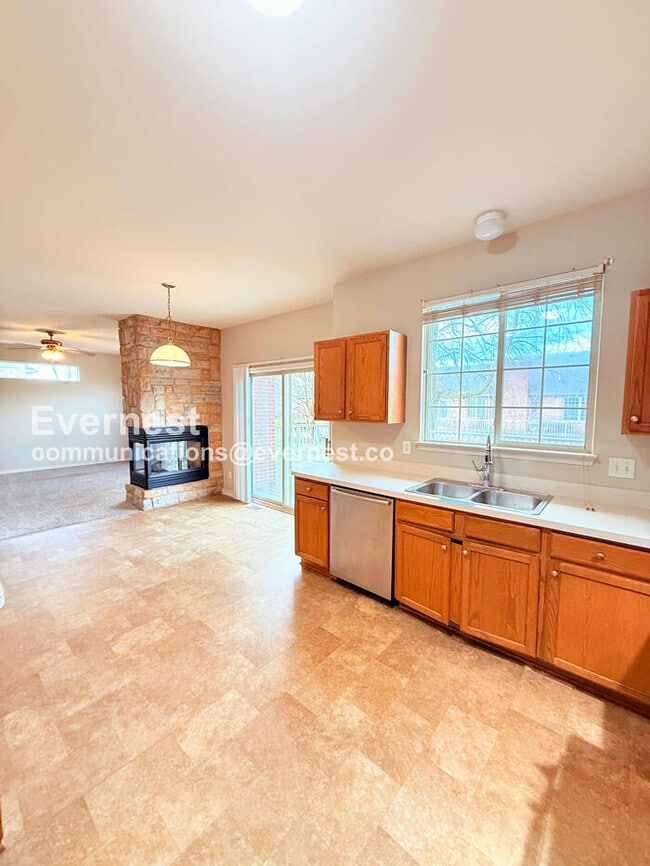 Building Photo - 1660 Brookdale Dr