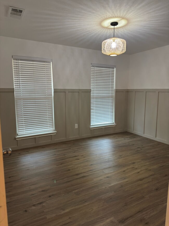 Building Photo - 6905 Baron Dr