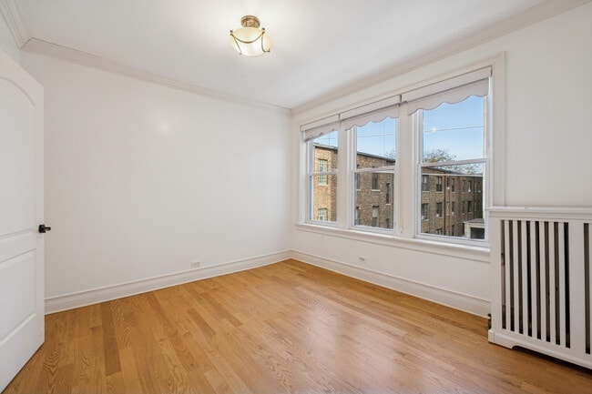 Building Photo - 2315 N Commonwealth Ave