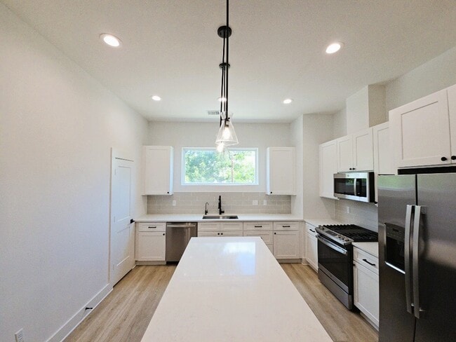 Building Photo - 2852 Cline St