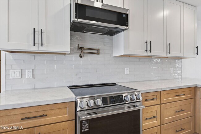 Building Photo - 8702 E Monte Vista Rd