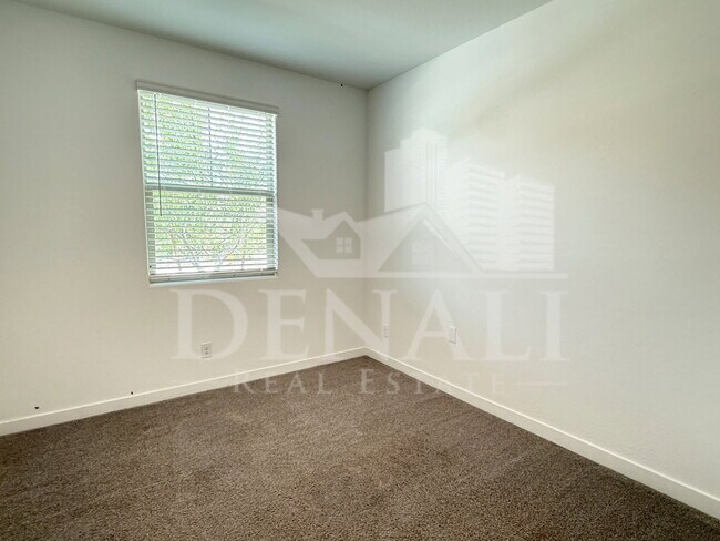 Building Photo - 12523 W Calle de Sol