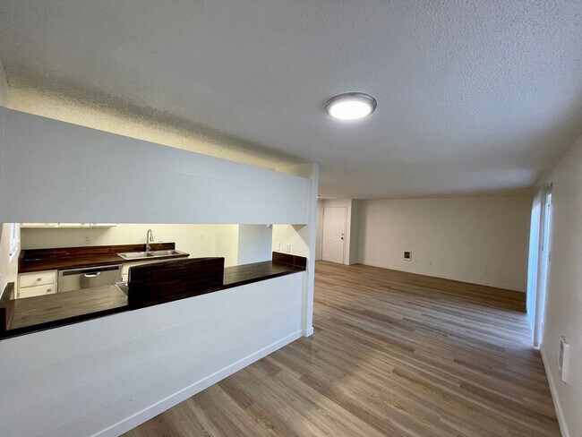 Building Photo - DESIRABLE MILLWOOD NEIGHBORHOOD ON TREE LINED STREET