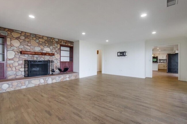 Building Photo - 145 La Cresta Heights Rd