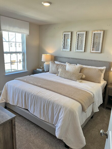 Building Photo - 275 Macoun Way