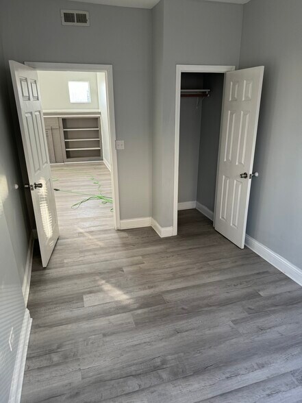 Building Photo - 843 E Marquette Rd