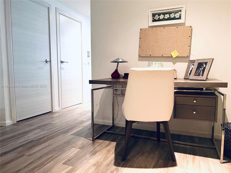 Building Photo - 801 S Miami Ave