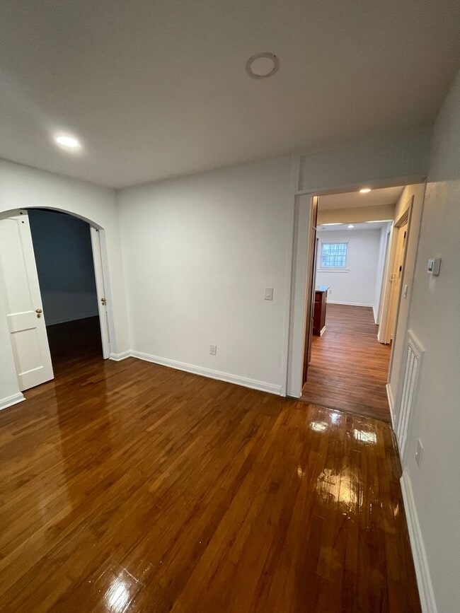 Building Photo - Adorable Chickamauga House