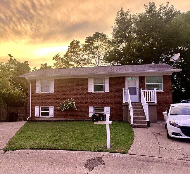 Building Photo - 816 Tokay Ln