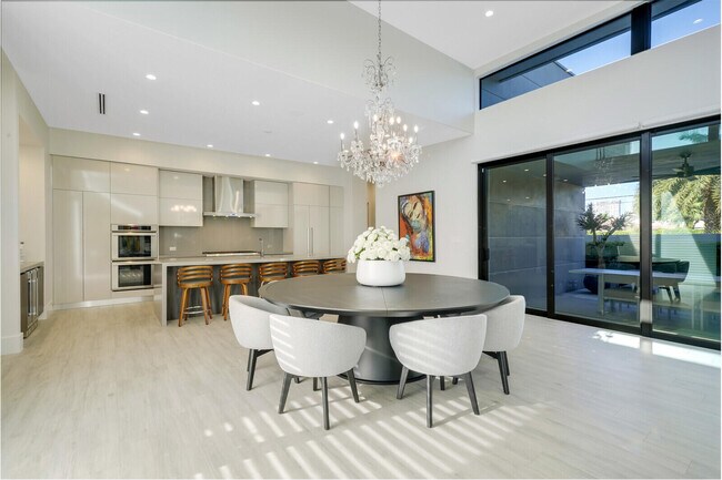 Building Photo - 4011 Bayview Dr