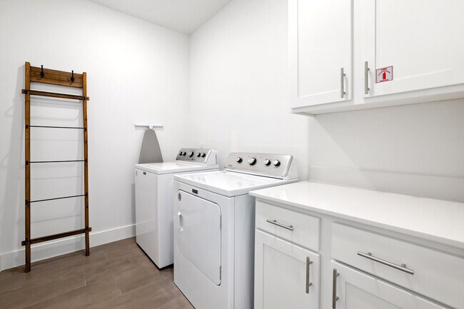 Building Photo - 158 E South St