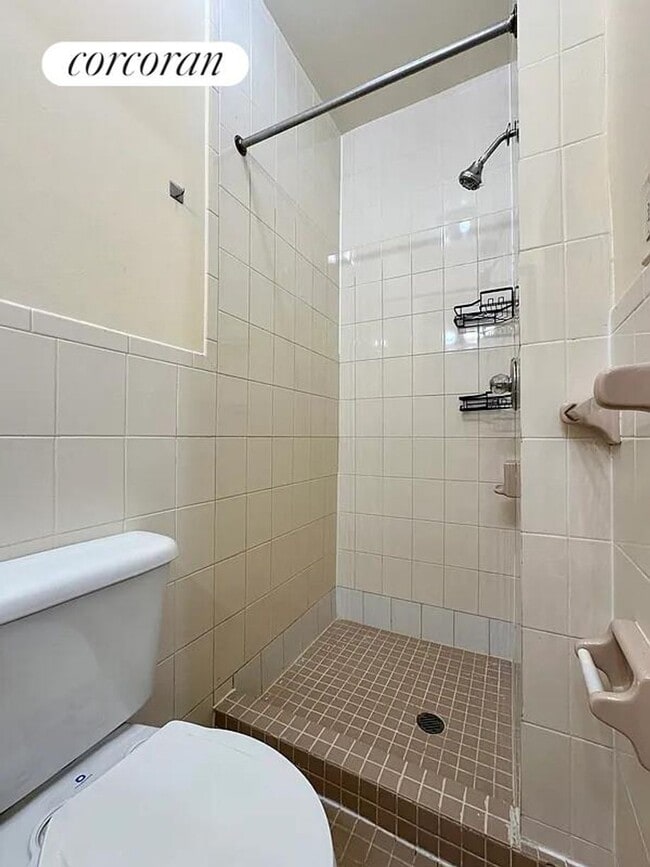 Building Photo - 434 E 75th St