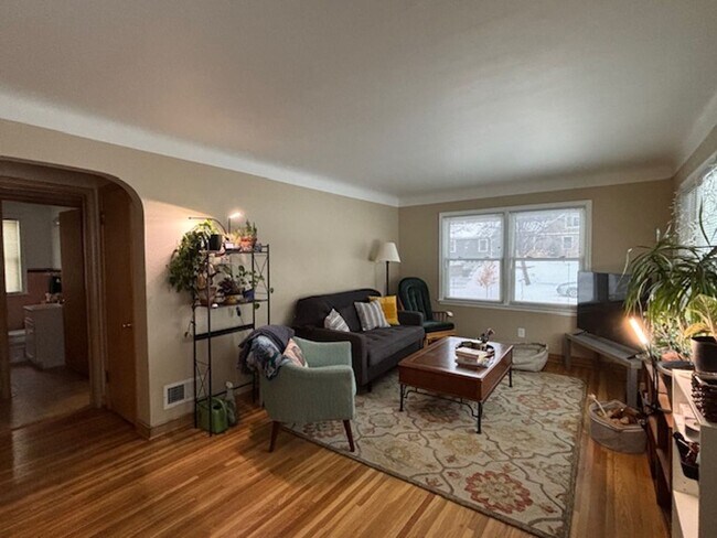 Building Photo - 1521-1525 Oxford St North