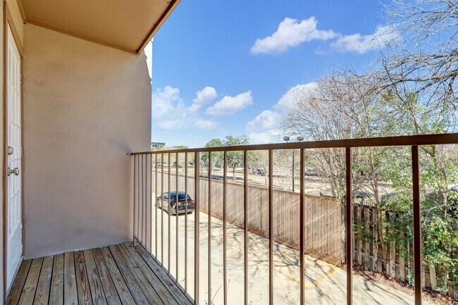 Building Photo - 1115 Augusta Dr