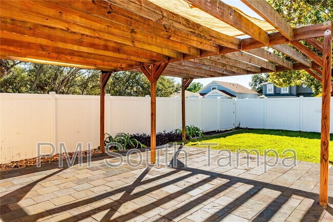 Building Photo - 3402 W Van Buren Dr