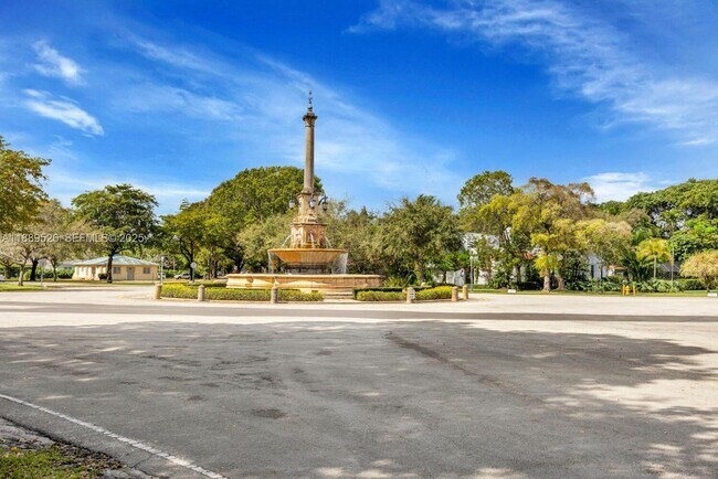 Building Photo - 940 Sevilla Ave