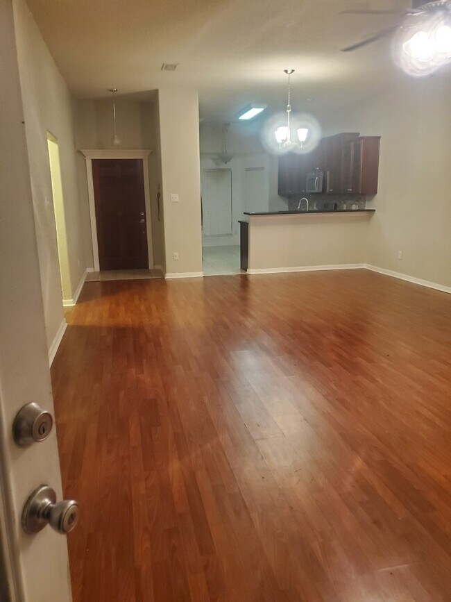 Building Photo - 254 Maple Ln