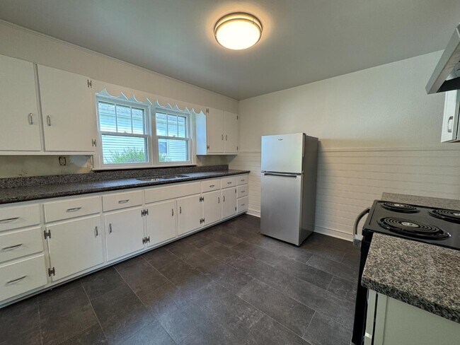 Building Photo - 404 Grubert Ave