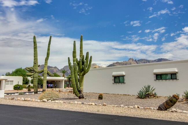 Building Photo - 5026 N Crestridge Dr