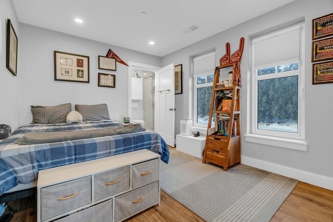 Building Photo - 1721 Centre St