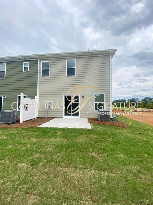 Building Photo - End Unit, 3BR/2.5BA Townhome in Piper Landing