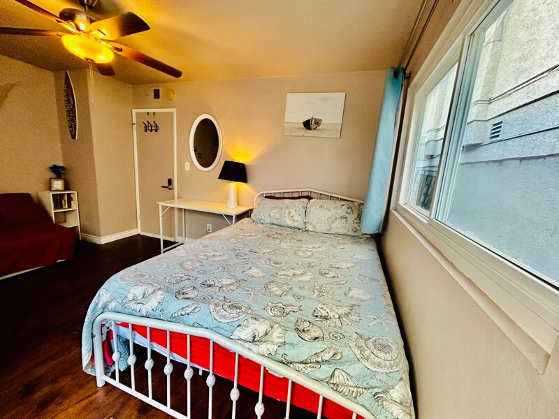 Building Photo - 604 17th St