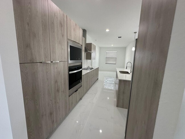 Building Photo - 6033 Kumquat Cir