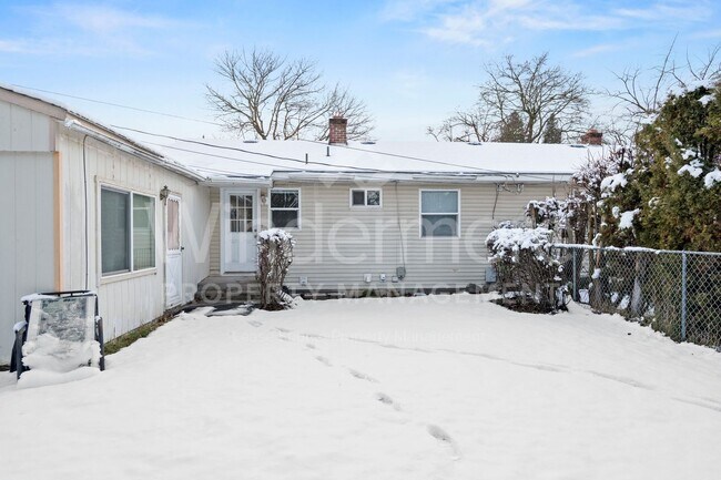 Building Photo - 11321 E Springfield Ave