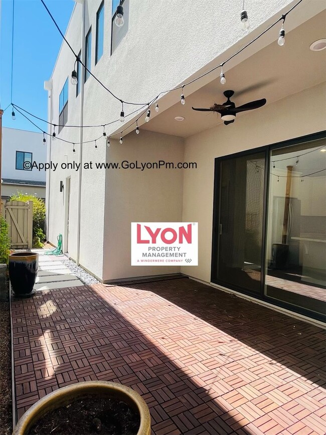 Building Photo - Modern Living in the heart of McKinley Village!