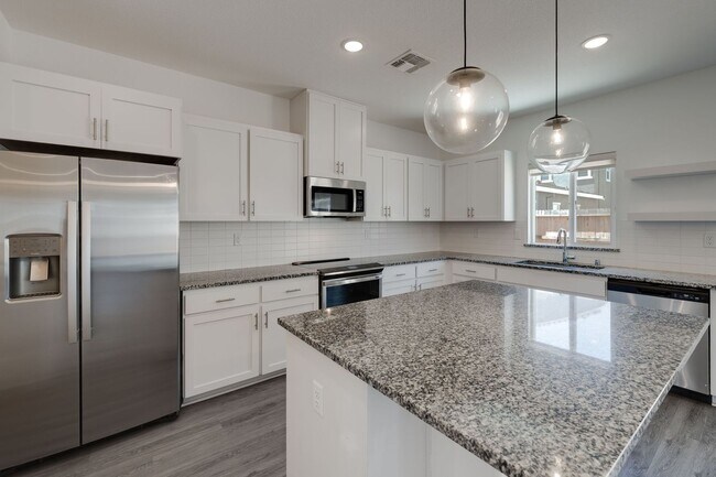 Building Photo - New 4 Bedroom Home with Next Gen Suite + S...